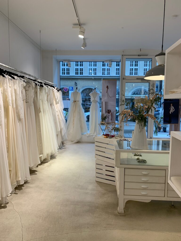 Münchens schönste Boutiquen für Hochzeitsmode: Elfenkleid